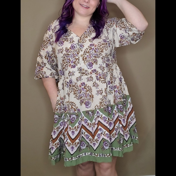 Boho Cream/purple floral v-neck quarter sleeve tiered shift dress with pockets - Picture 8 of 10